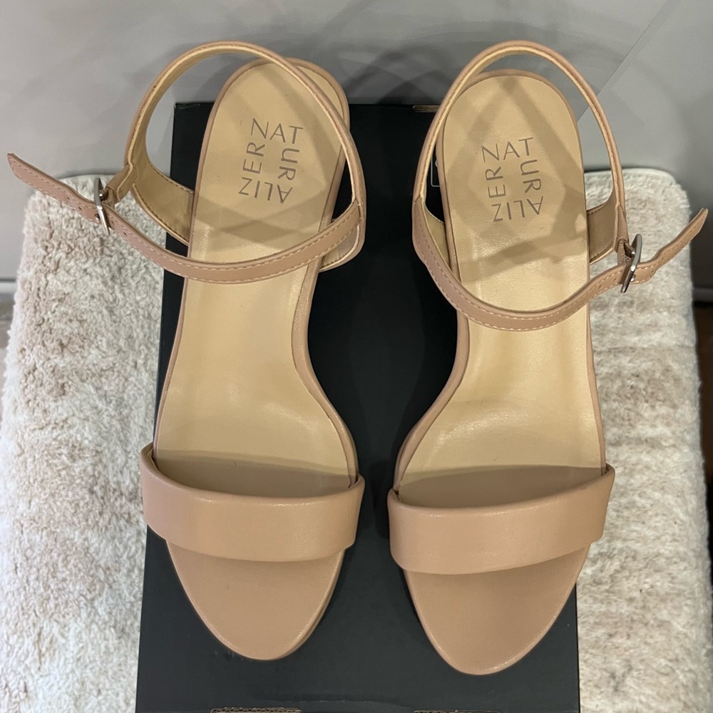 Naturalizer Bristol Creme Brulee Sandals wide width,New In Box no Lid Ankle stra